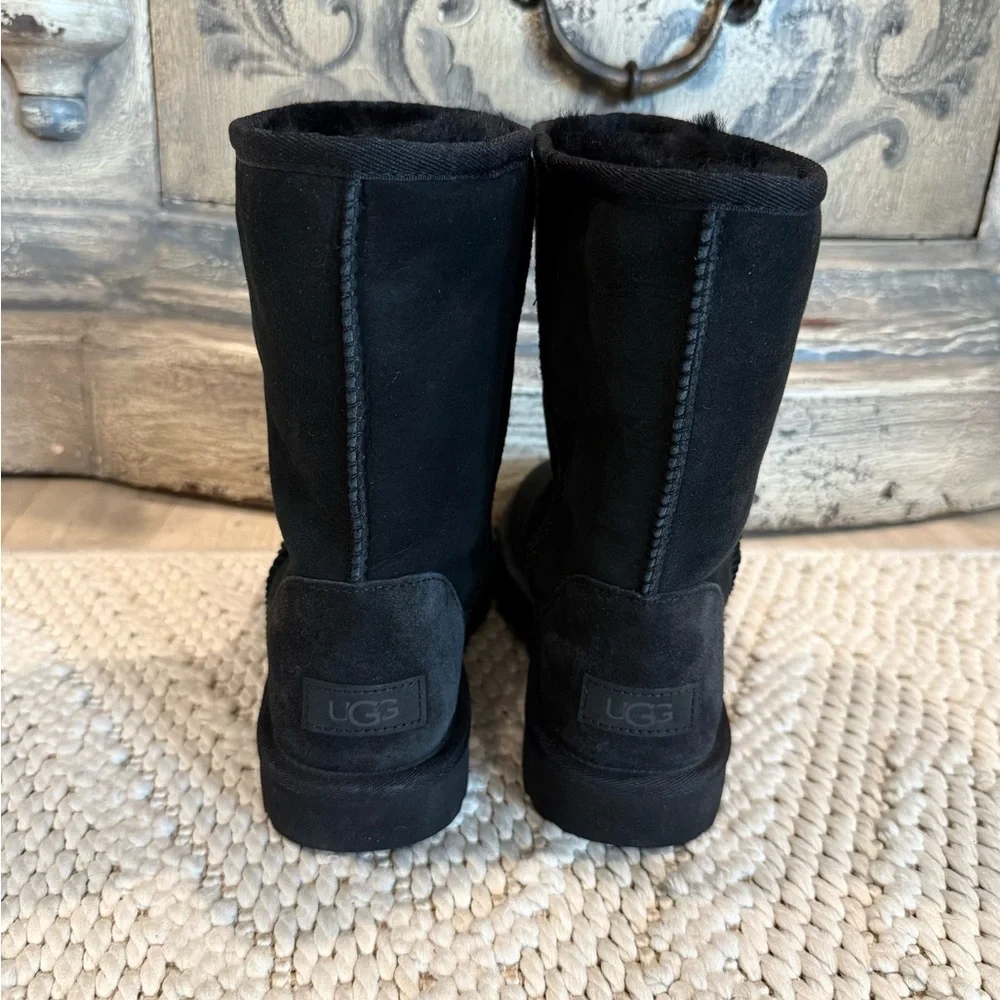UGG Classic Black Suede Boots women’s size 8 NWOT - Picture 5 of 9